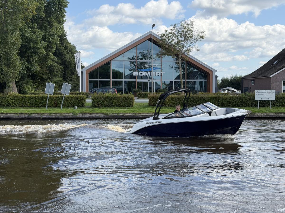 Bayliner V22i Te koop bij Bomert watersport Giethoorn