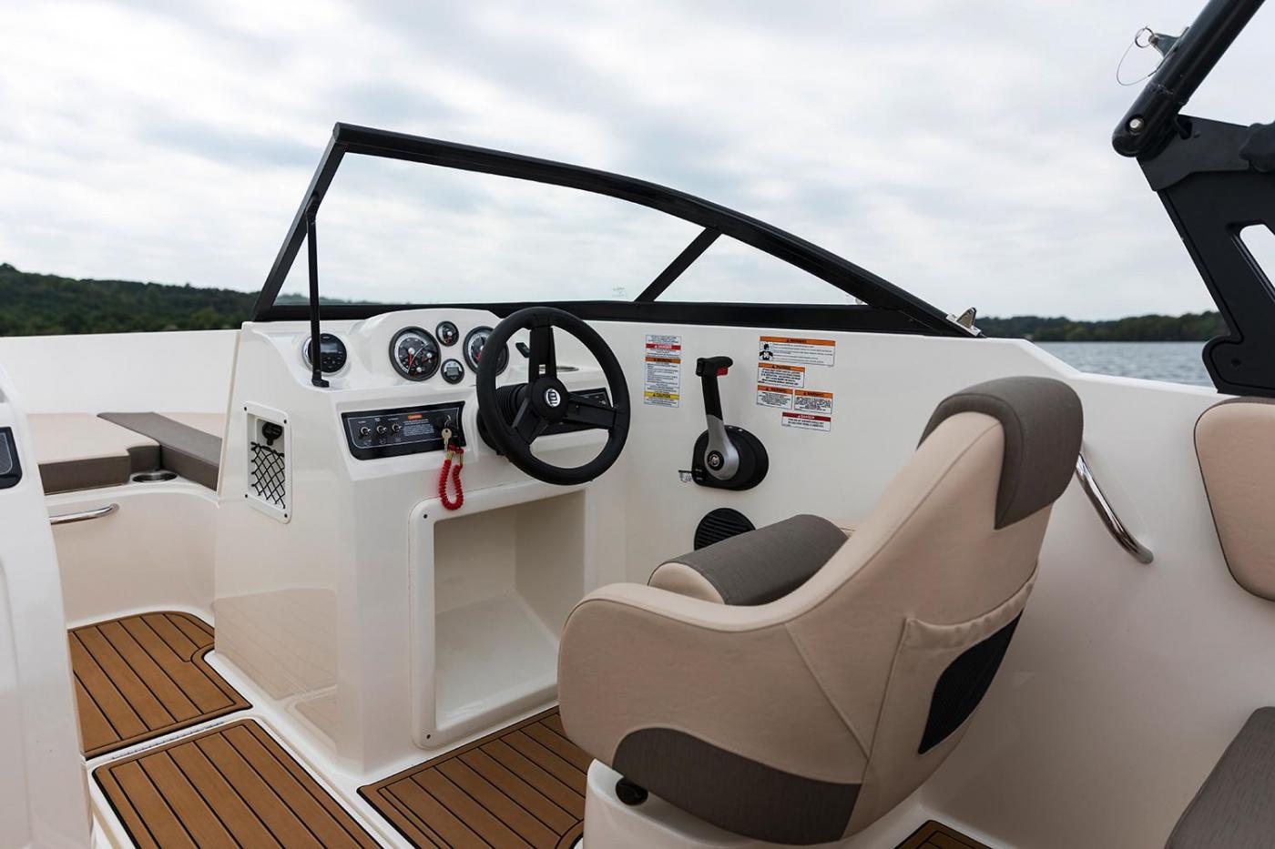 Bayliner VR4 Outboard Te koop bij Bomert watersport Giethoorn