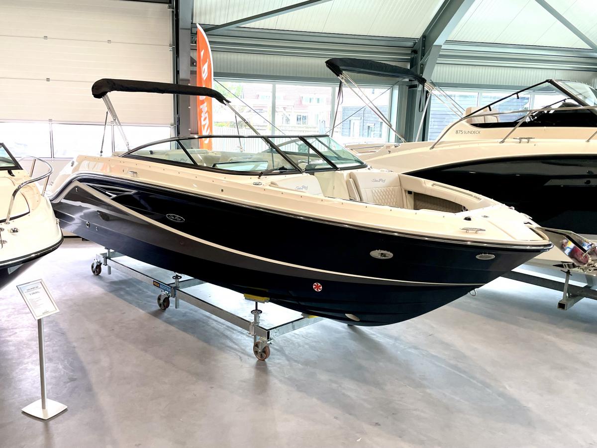 Sea Ray SLX 250 Te koop bij Bomert watersport Giethoorn