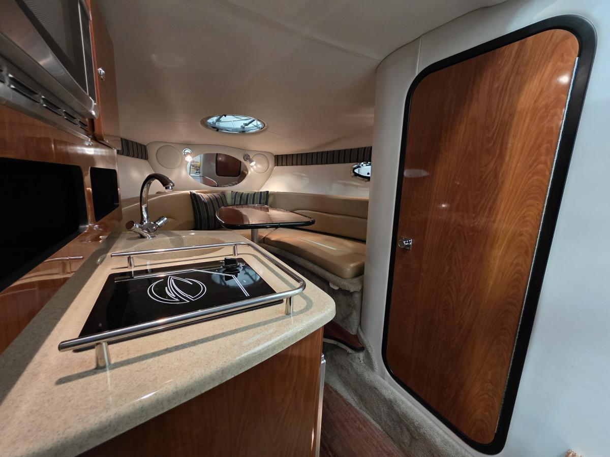 Crownline 264 CR Te koop bij Bomert watersport Giethoorn