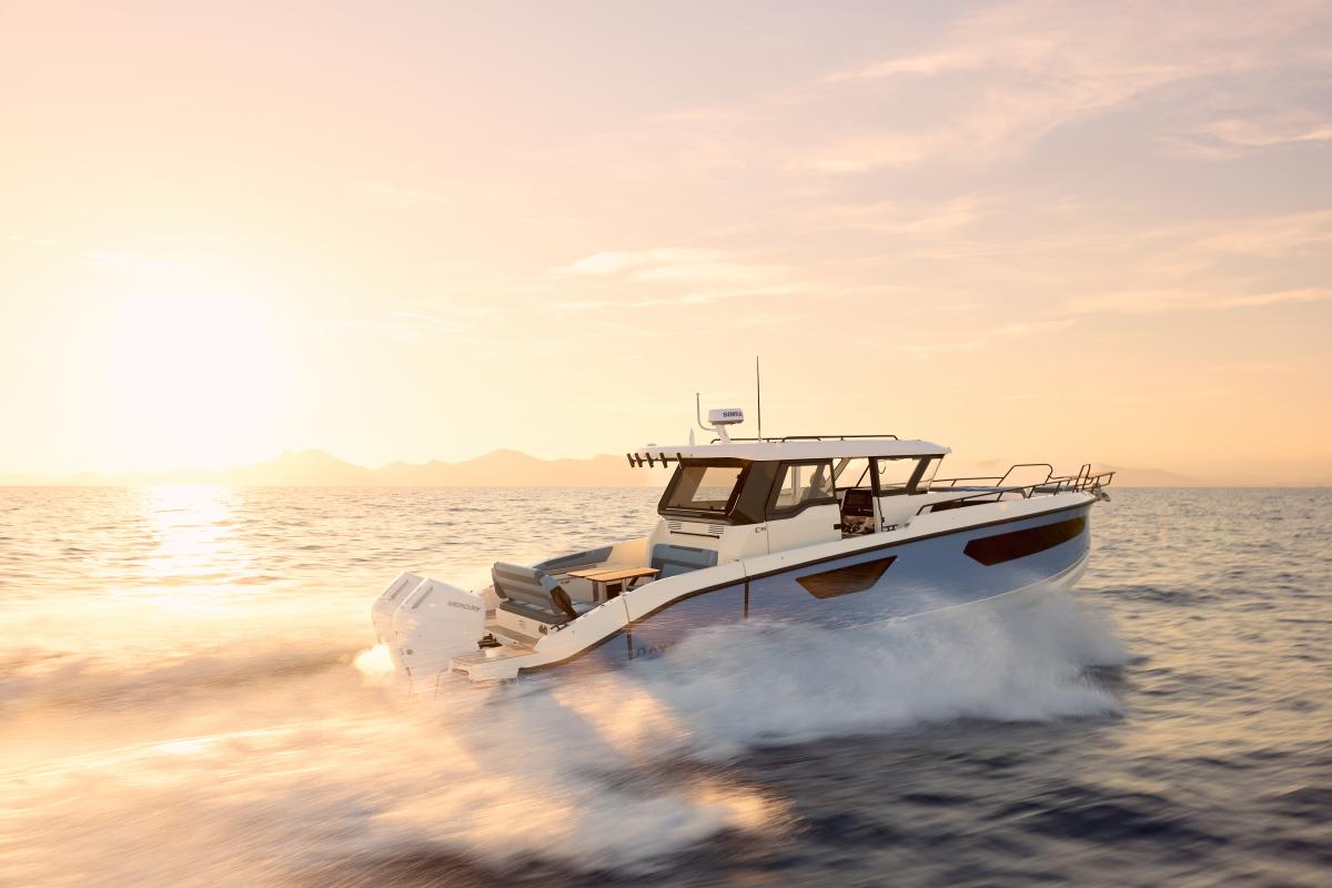 Navan C38 Te koop bij Bomert watersport Giethoorn