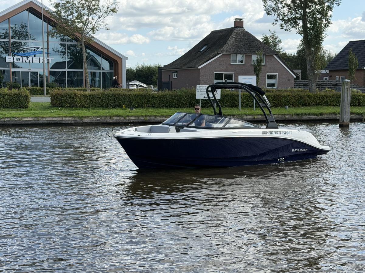 Bayliner V22i Te koop bij Bomert watersport Giethoorn