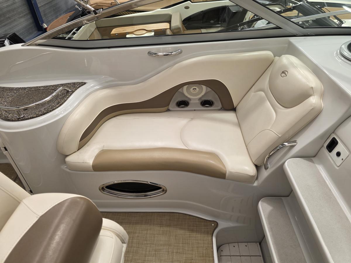 Crownline 264 CR Te koop bij Bomert watersport Giethoorn