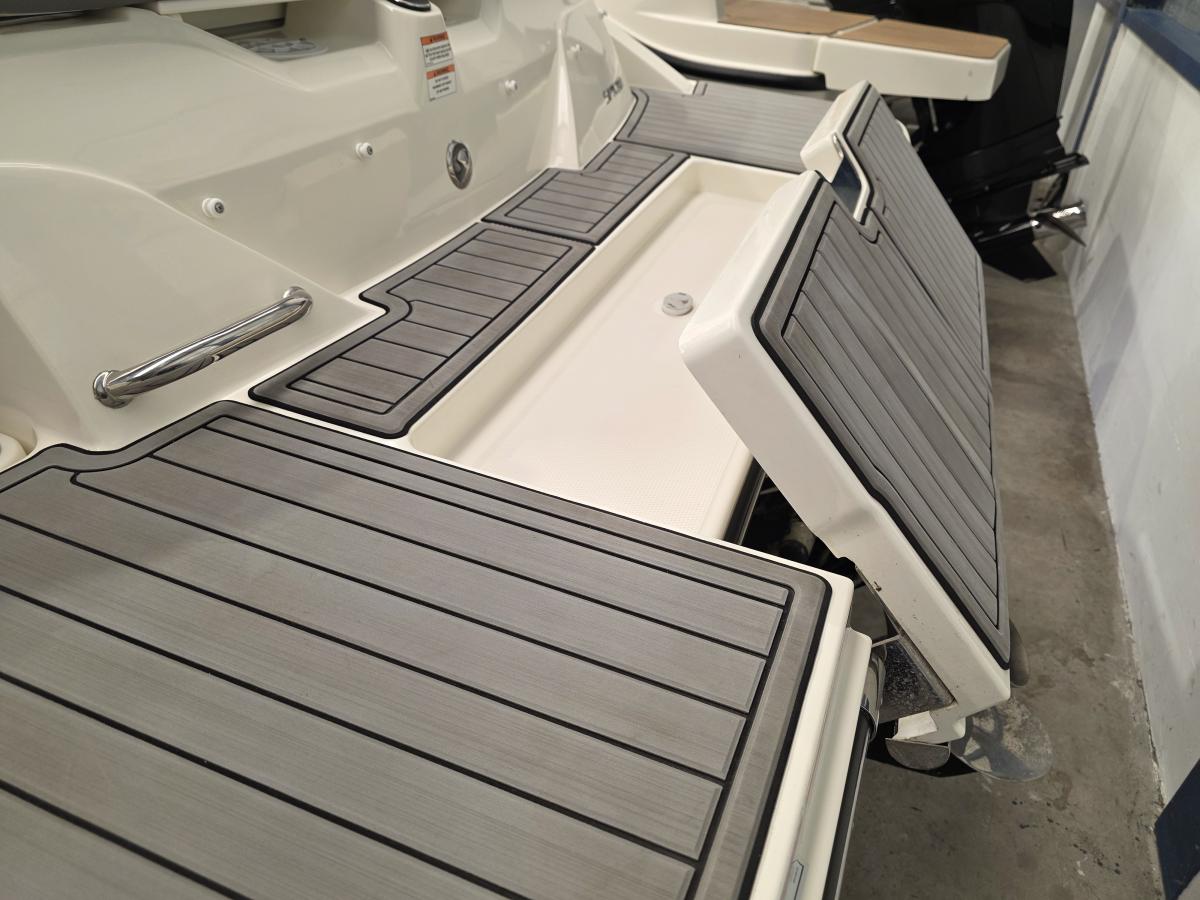 Sea Ray SPX 210 Te koop bij Bomert watersport Giethoorn