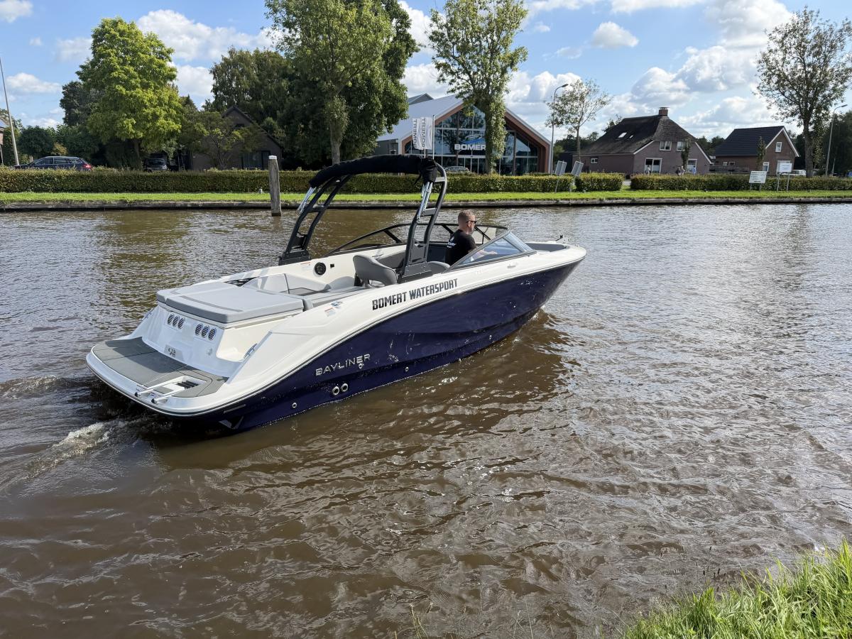 Bayliner V22i Te koop bij Bomert watersport Giethoorn