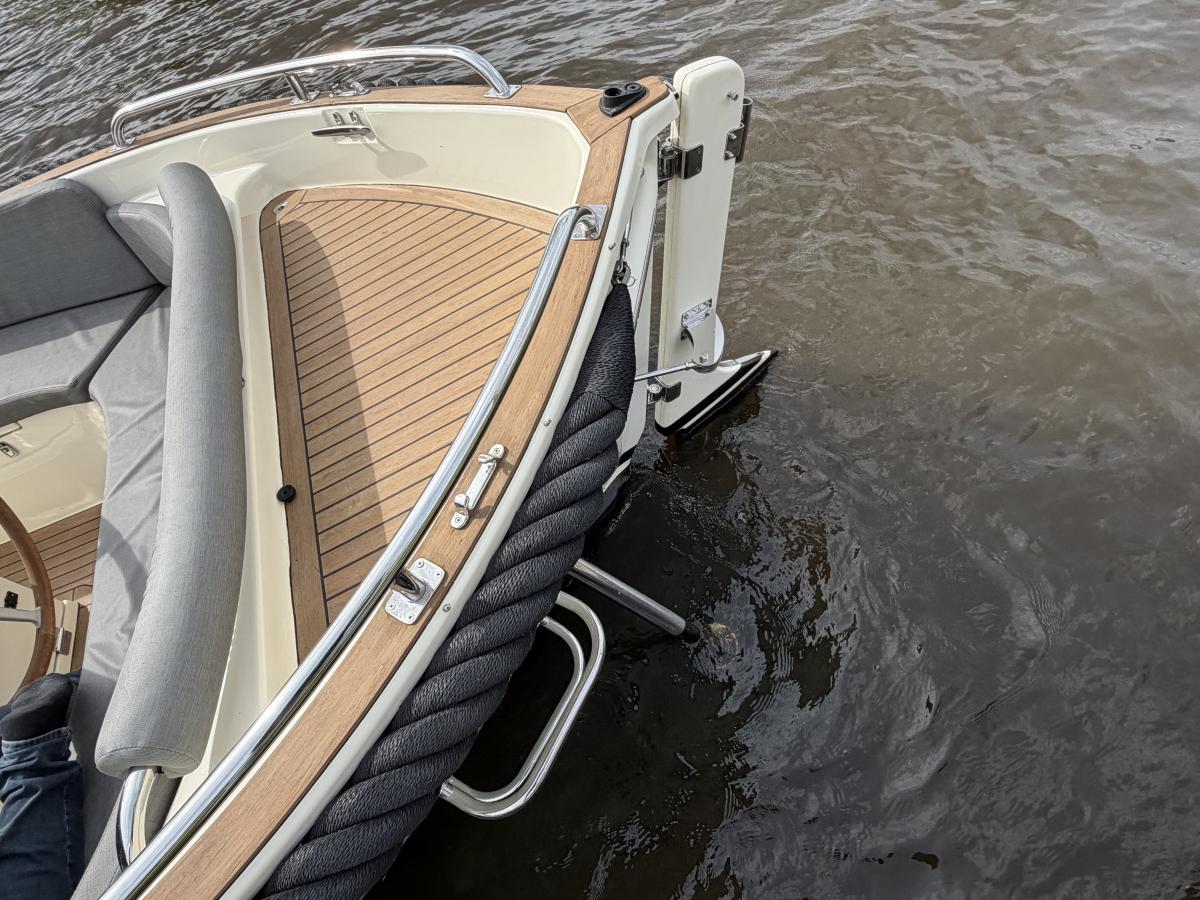 Sea Fury 800 Te koop bij Bomert watersport Giethoorn