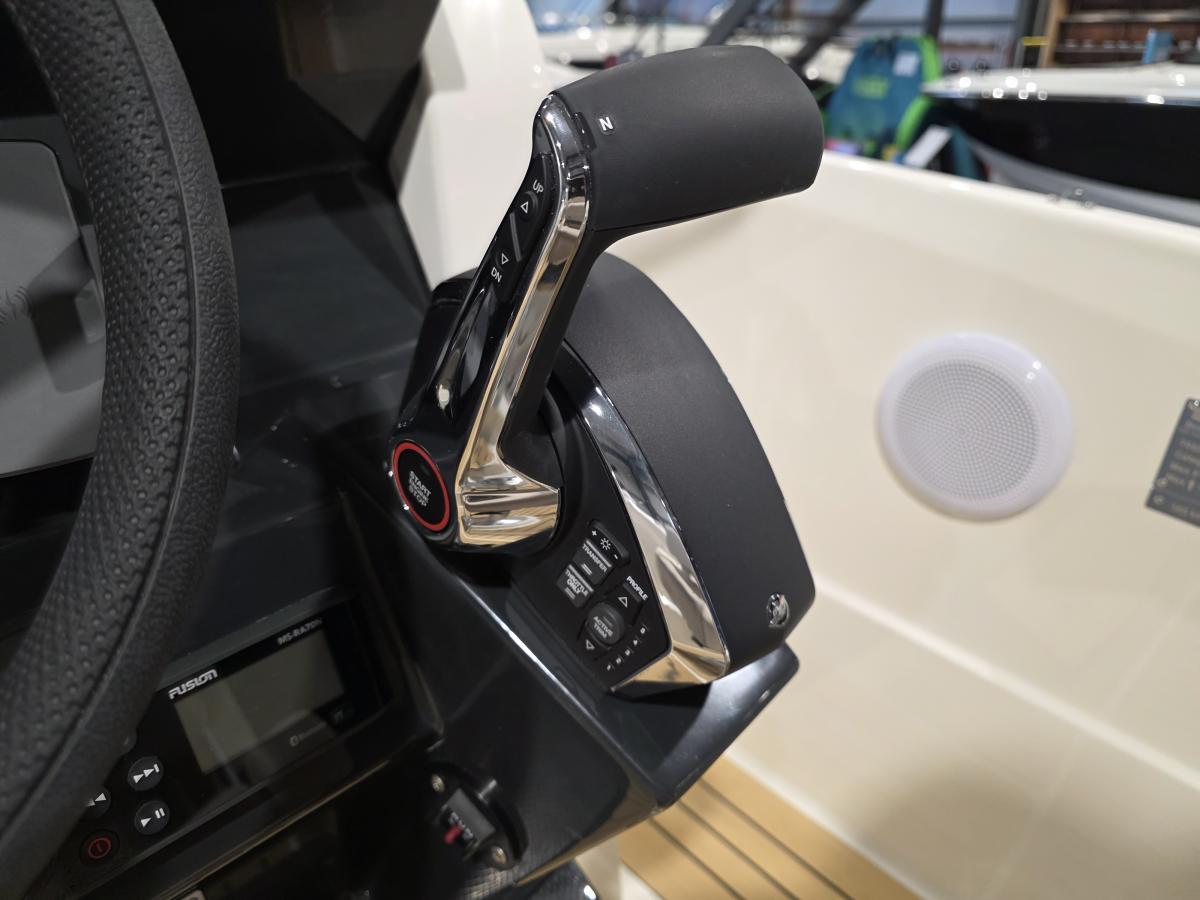 Quicksilver 705 Open Te koop bij Bomert watersport Giethoorn