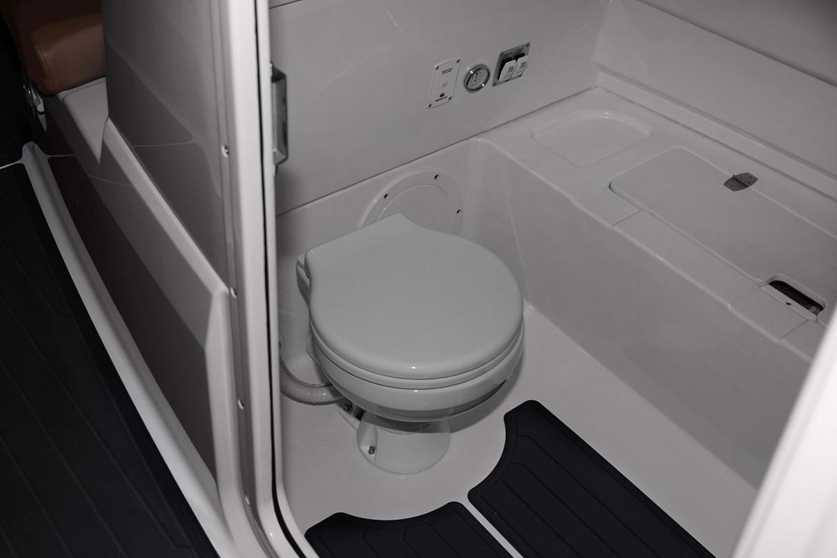 BRIG Eagle 8 Te koop bij Bomert watersport Giethoorn