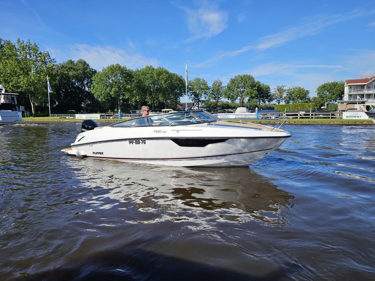 Flipper 700 DC Demo Te koop bij Bomert watersport Giethoorn