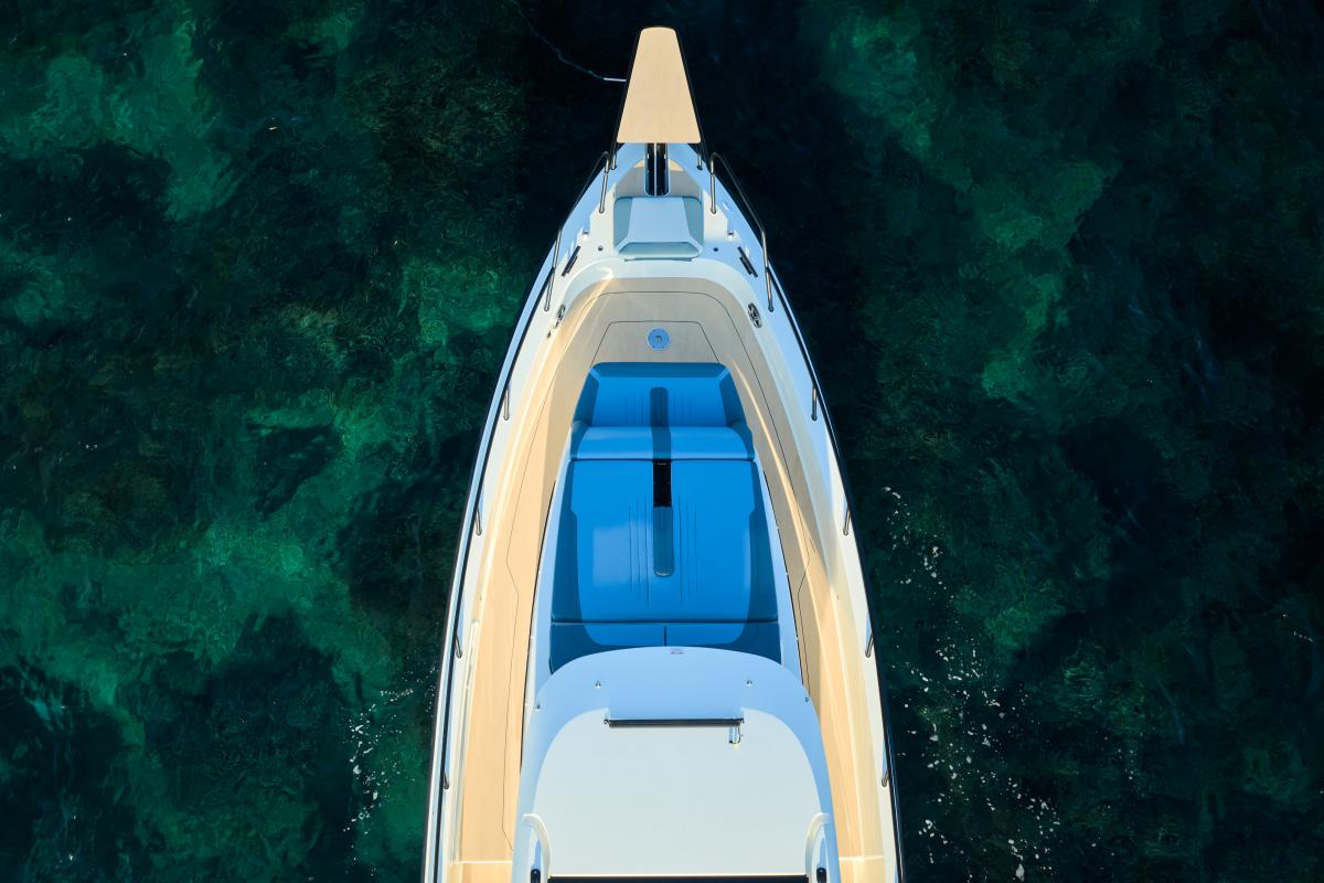 Navan C38 Te koop bij Bomert watersport Giethoorn