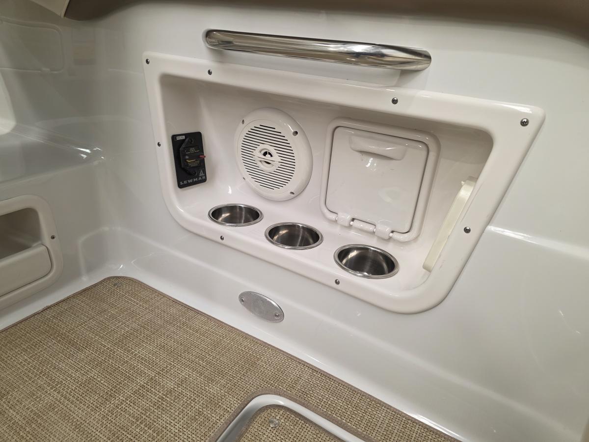 Crownline 264 CR Te koop bij Bomert watersport Giethoorn