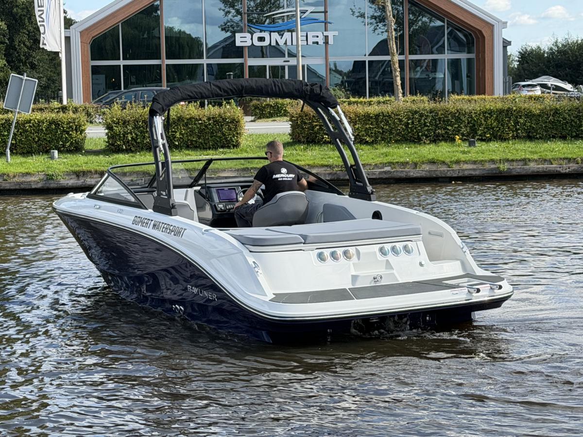 Bayliner V22i Te koop bij Bomert watersport Giethoorn