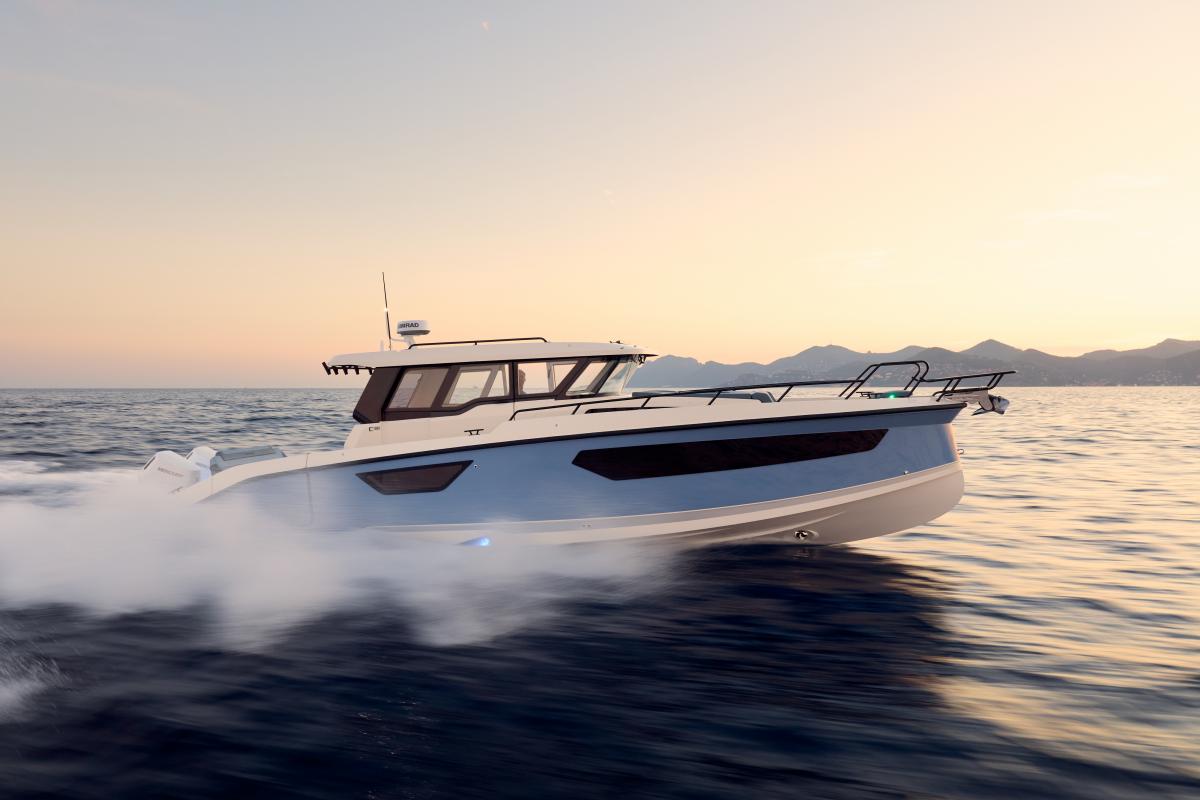 Navan C38 Te koop bij Bomert watersport Giethoorn
