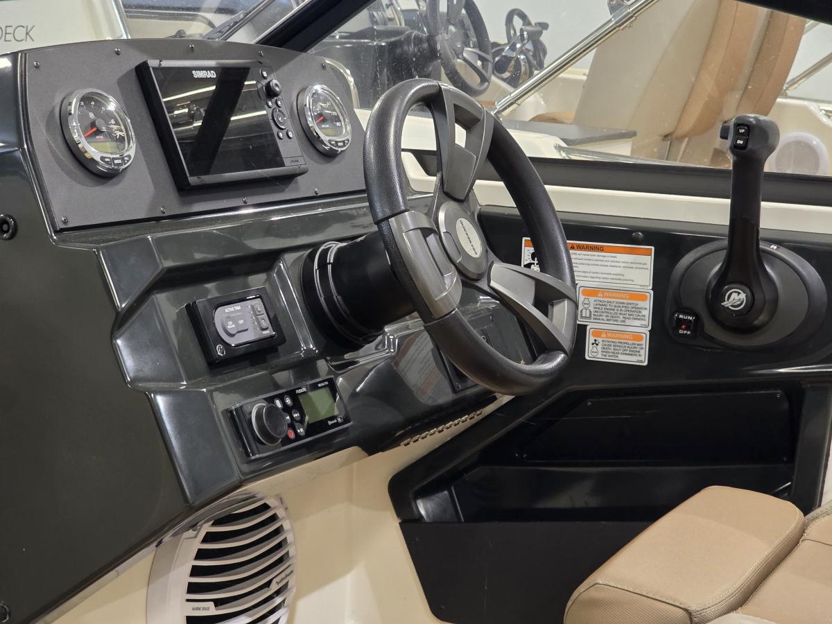 Quicksilver 605 Bowrider Te koop bij Bomert watersport Giethoorn