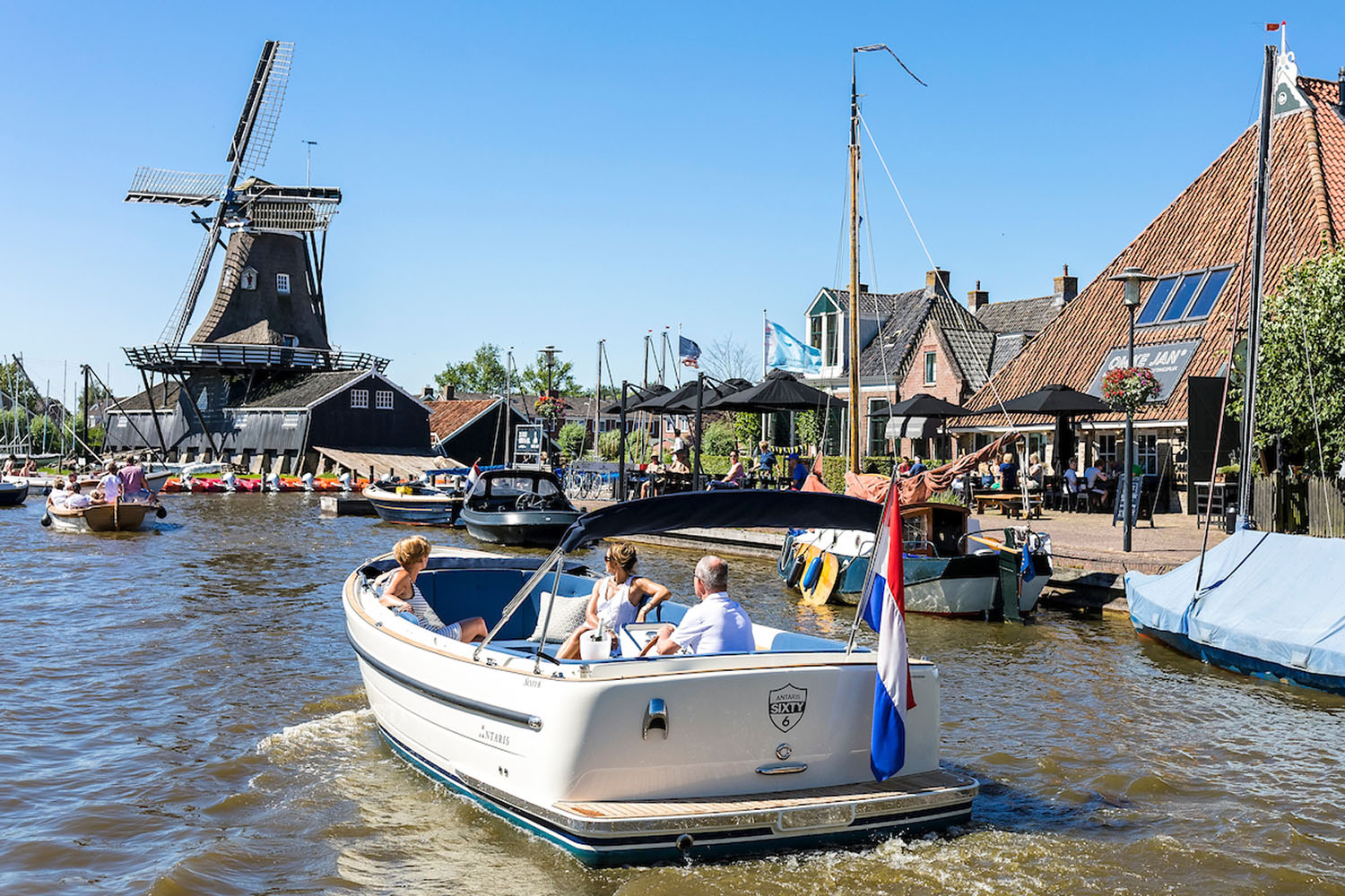 Antaris  Sixty6 Te koop bij Bomert watersport Giethoorn