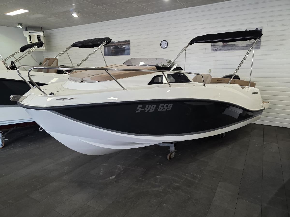 Te koop Quicksilver 555 Cabin Consoleboten | Bomert Watersport