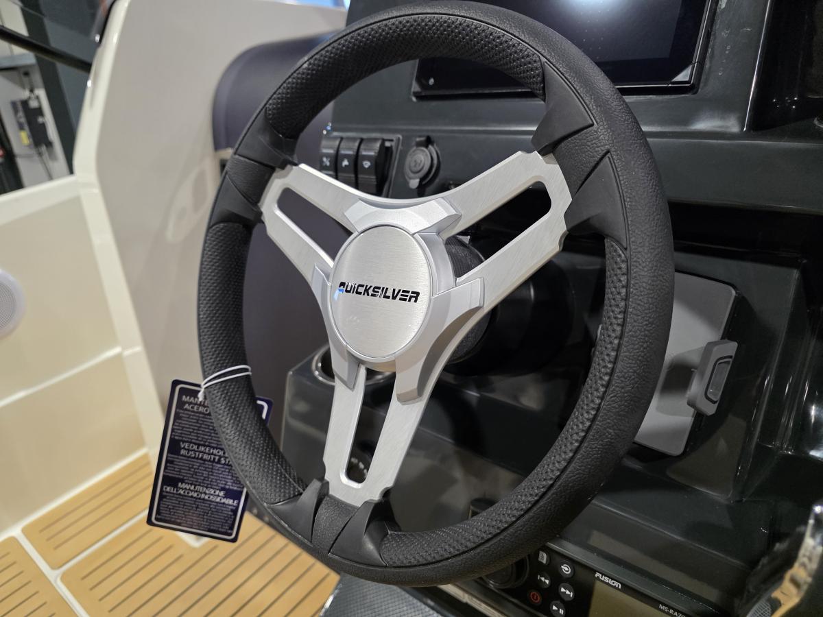 Quicksilver 705 Open Te koop bij Bomert watersport Giethoorn