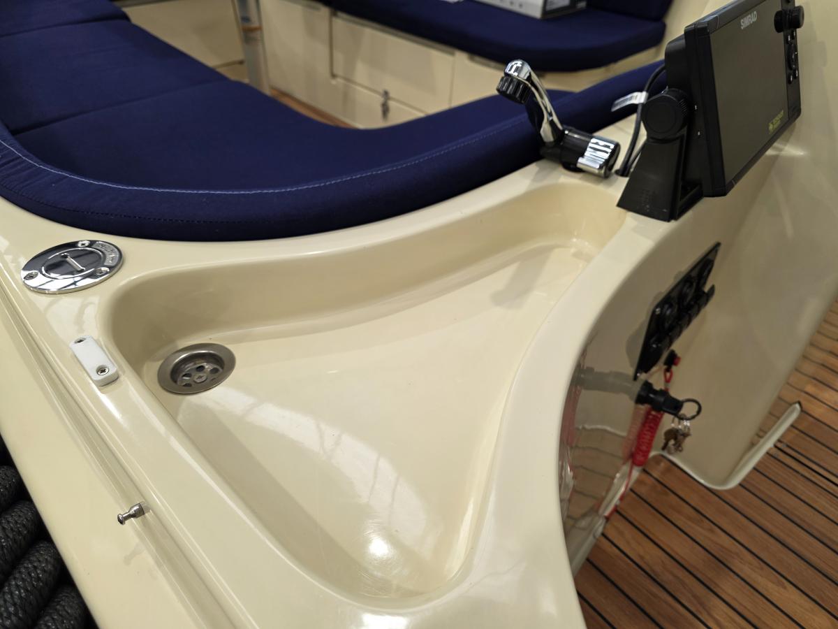 RioMar 470 Te koop bij Bomert watersport Giethoorn
