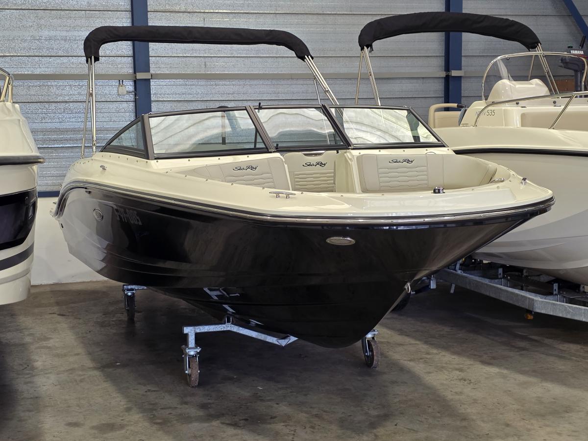 Te koop Sea Ray SPX 210 Sportboten | Bomert Watersport