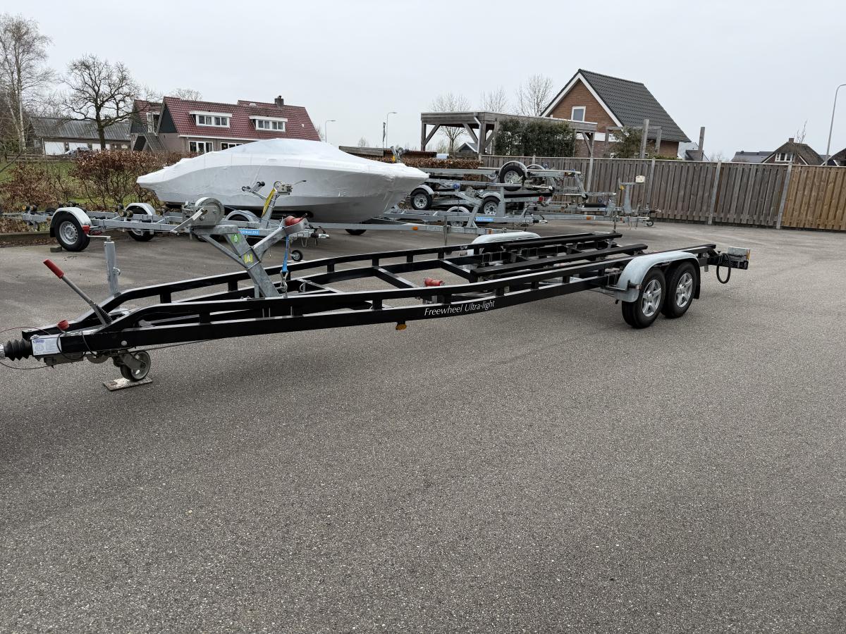 Te koop FreeWheel Ultra-Light 3500 KG Boottrailers | Bomert Watersport
