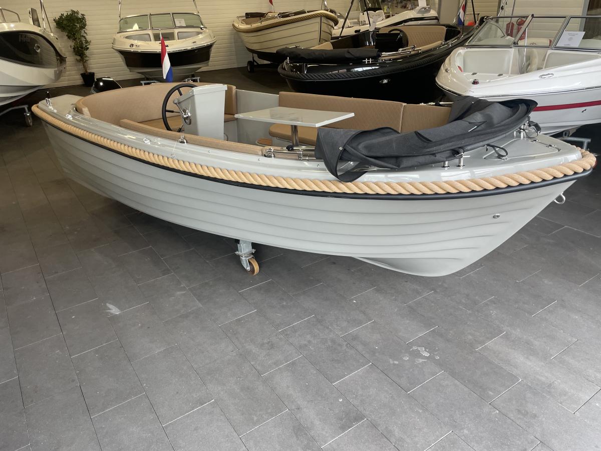 Te koop 4-Family  530 Consoleboten | Bomert Watersport