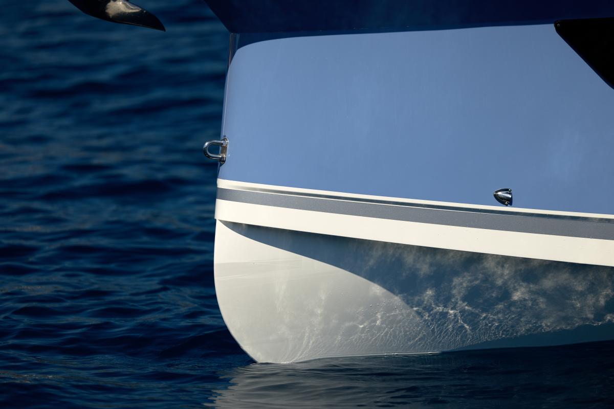 Navan C38 Te koop bij Bomert watersport Giethoorn