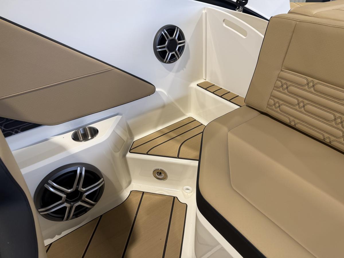 Sea Ray SPX 190 Te koop bij Bomert watersport Giethoorn