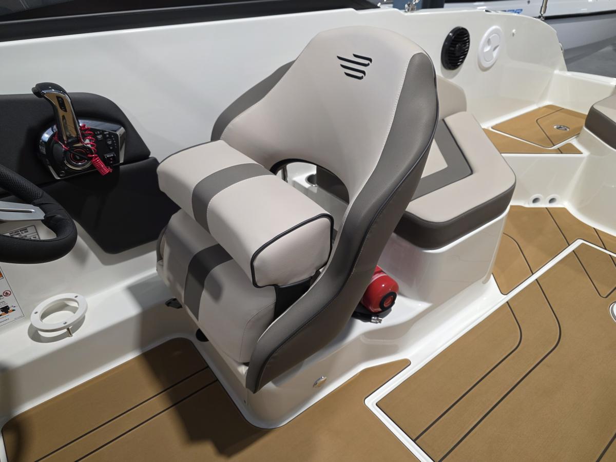 Bayliner V20 Outboard Te koop bij Bomert watersport Giethoorn