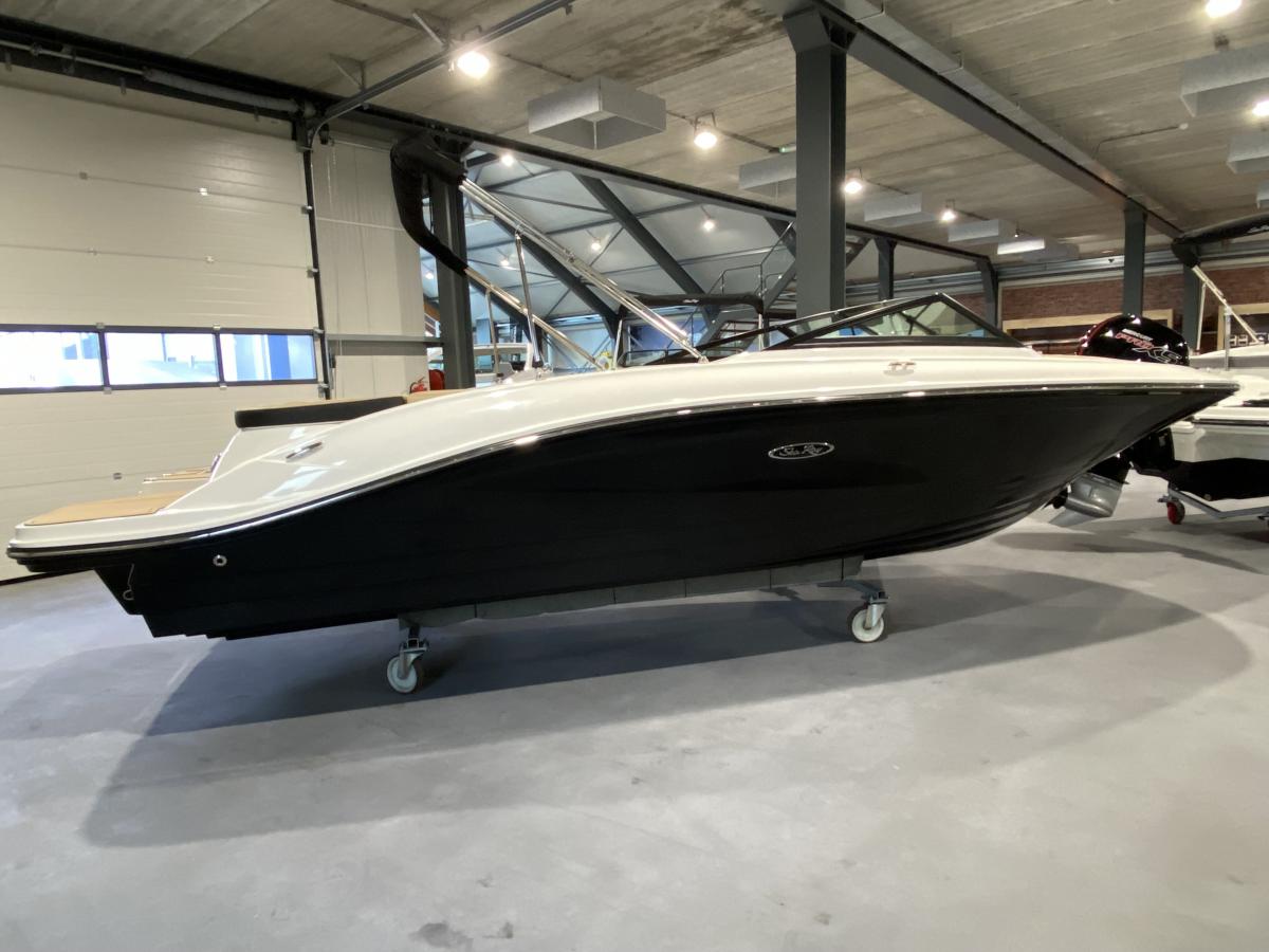 Sea Ray  SPX 210 Outboard Te koop bij Bomert watersport Giethoorn