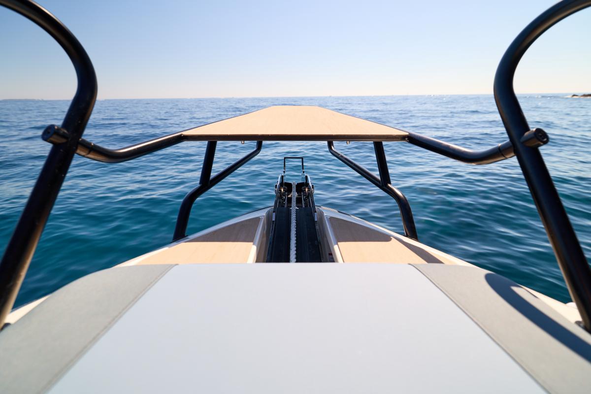 Navan C38 Te koop bij Bomert watersport Giethoorn