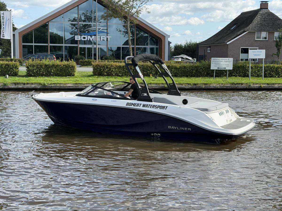 Bayliner V22i Te koop bij Bomert watersport Giethoorn