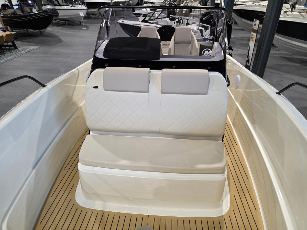 Quicksilver 705 Open Te koop bij Bomert watersport Giethoorn