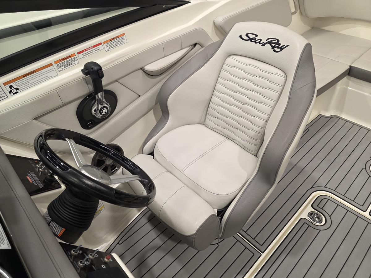 Sea Ray SPX 210 Te koop bij Bomert watersport Giethoorn