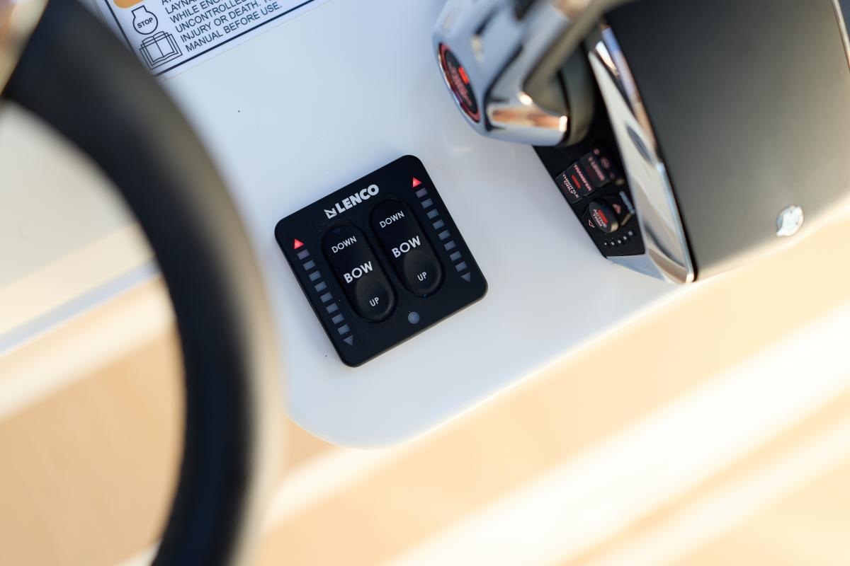 Navan C38 Te koop bij Bomert watersport Giethoorn