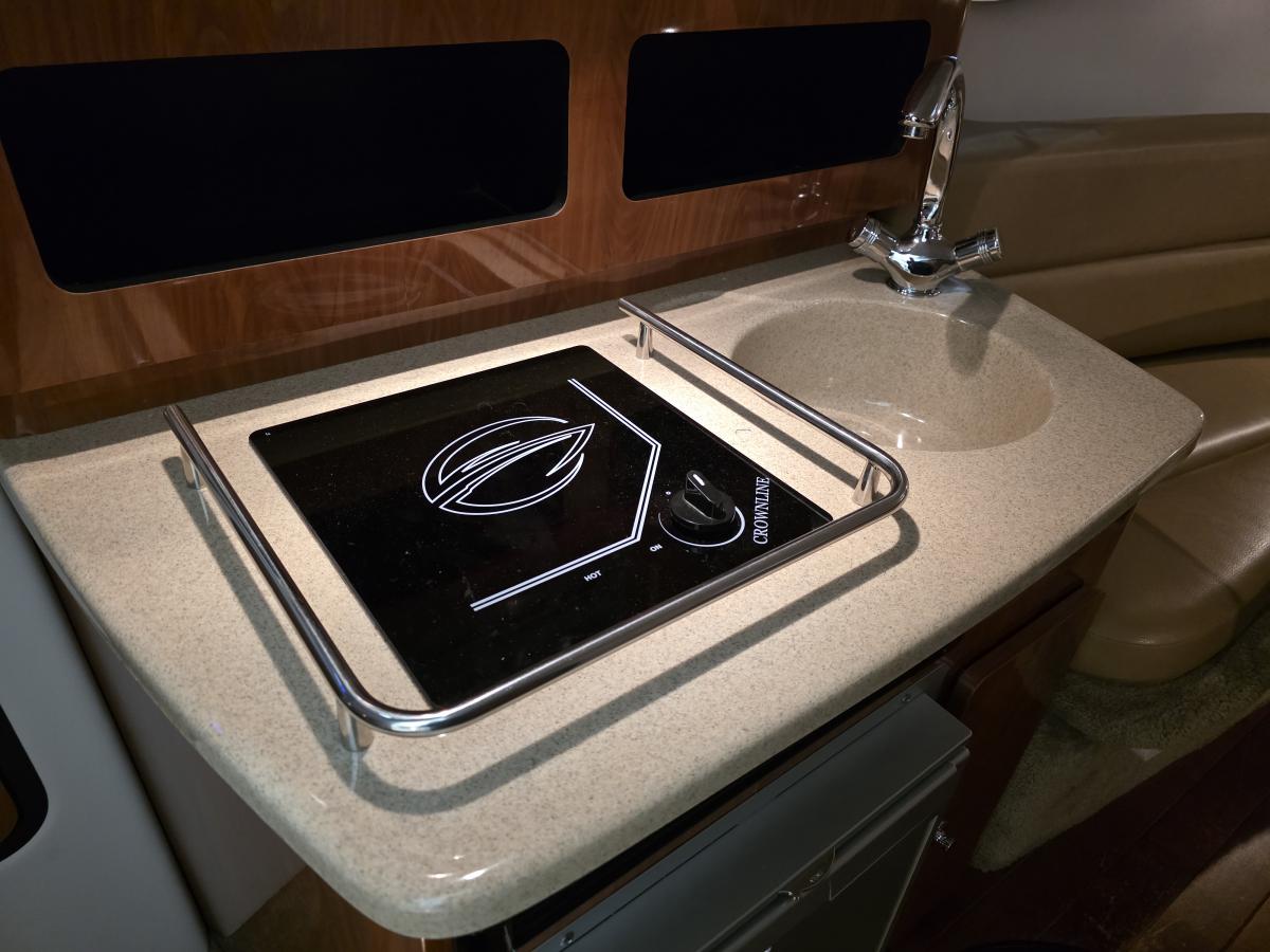 Crownline 264 CR Te koop bij Bomert watersport Giethoorn