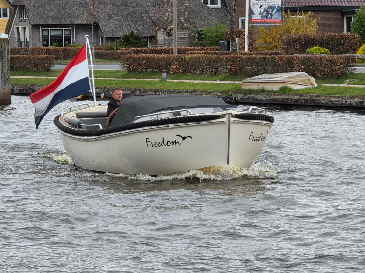 Sea Fury 800 Te koop bij Bomert watersport Giethoorn