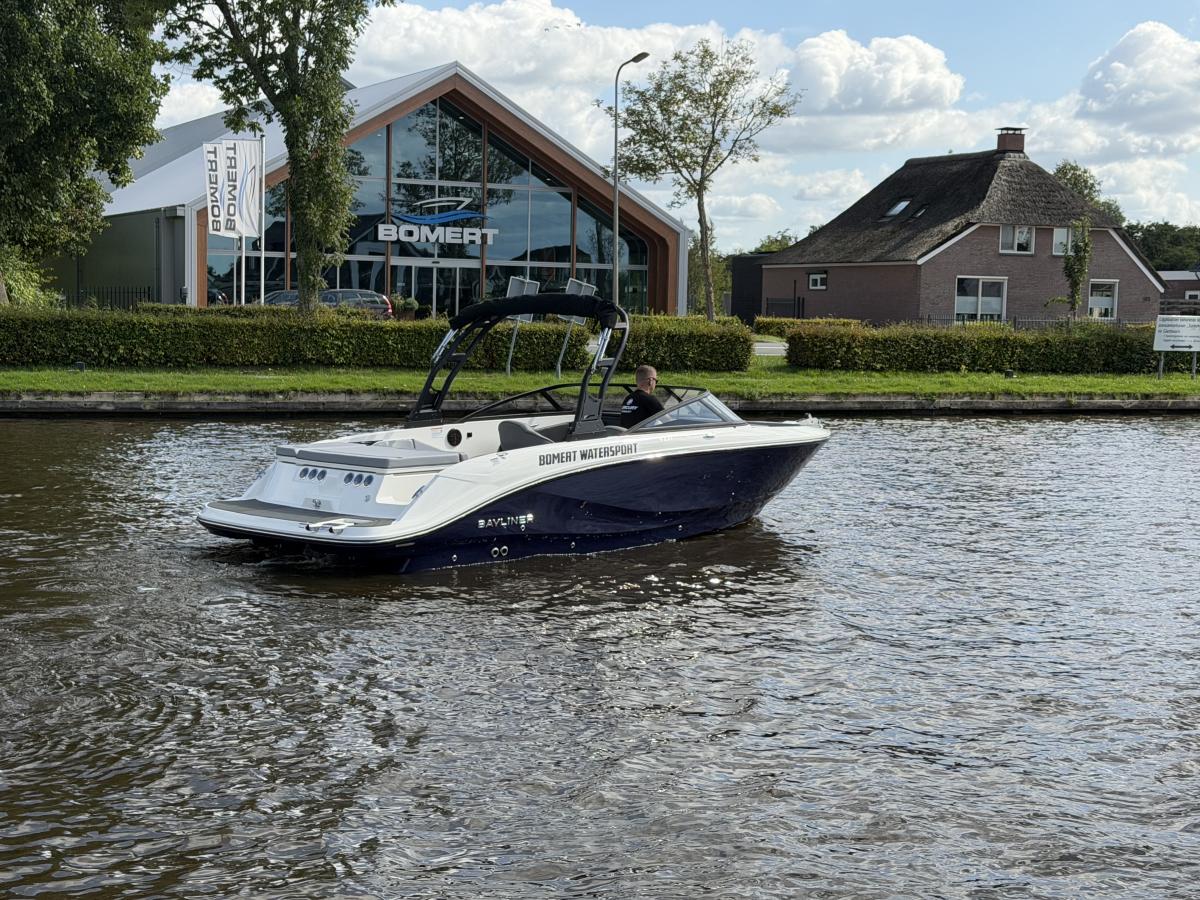 Bayliner V22i Te koop bij Bomert watersport Giethoorn
