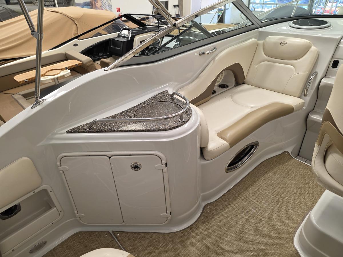 Crownline 264 CR Te koop bij Bomert watersport Giethoorn