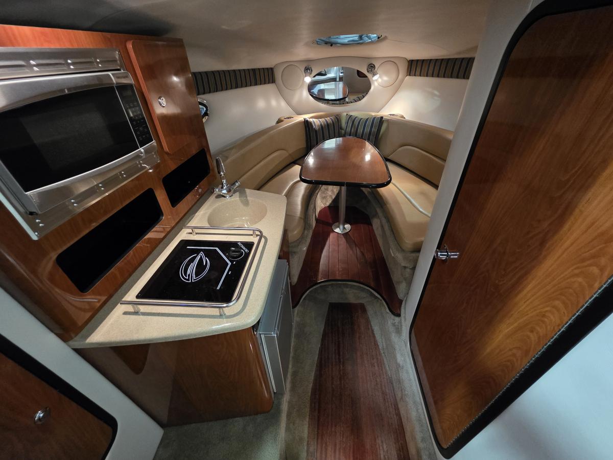 Crownline 264 CR Te koop bij Bomert watersport Giethoorn