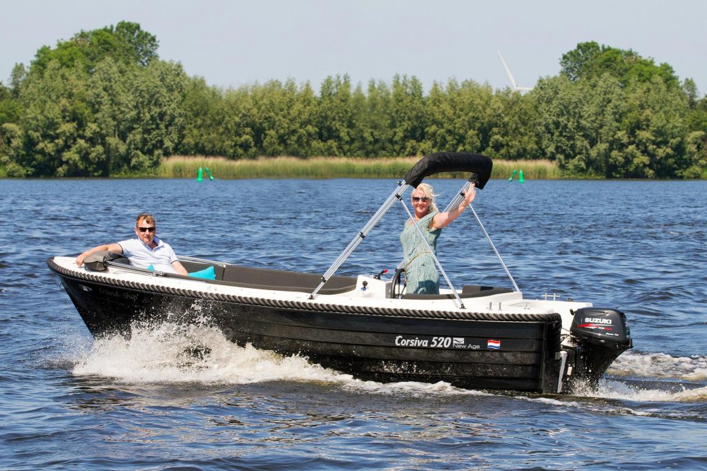 Corsiva  520    Te koop bij Bomert watersport Giethoorn