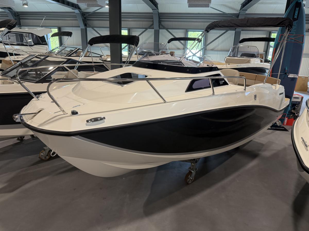 Te koop Quicksilver 555 Cabin Consoleboten | Bomert Watersport