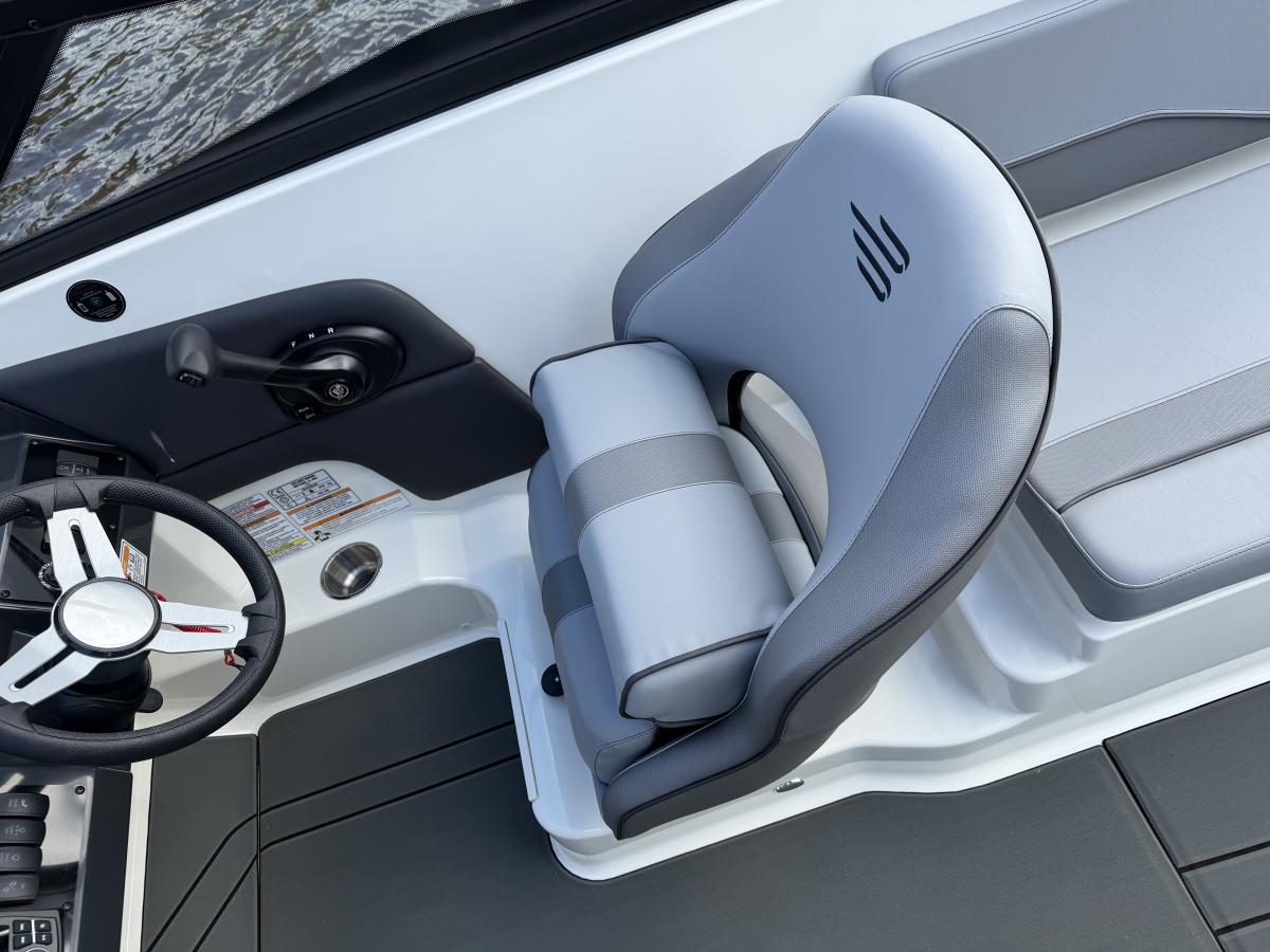 Bayliner V22i Te koop bij Bomert watersport Giethoorn
