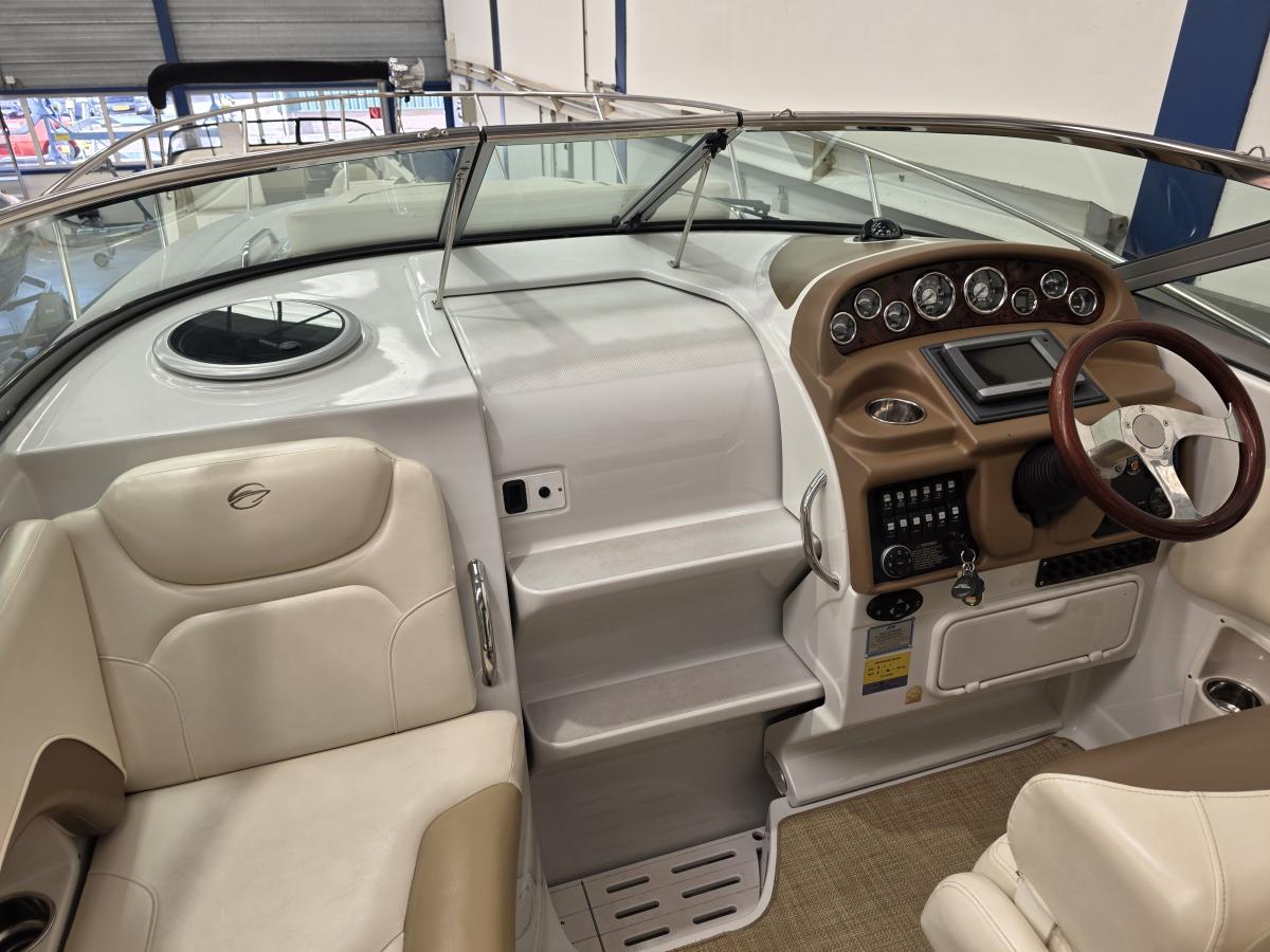 Crownline 264 CR Te koop bij Bomert watersport Giethoorn