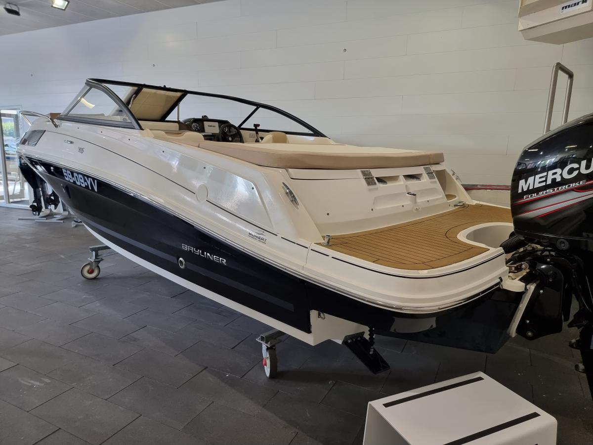 Bayliner  VR5 Cuddy Te koop bij Bomert watersport Giethoorn