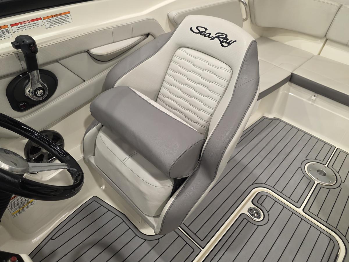 Sea Ray SPX 210 Te koop bij Bomert watersport Giethoorn