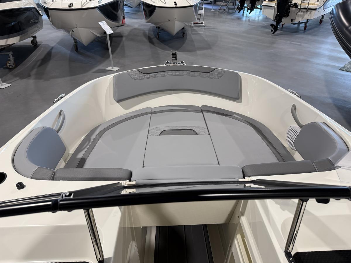 Bayliner M17 Te koop bij Bomert watersport Giethoorn