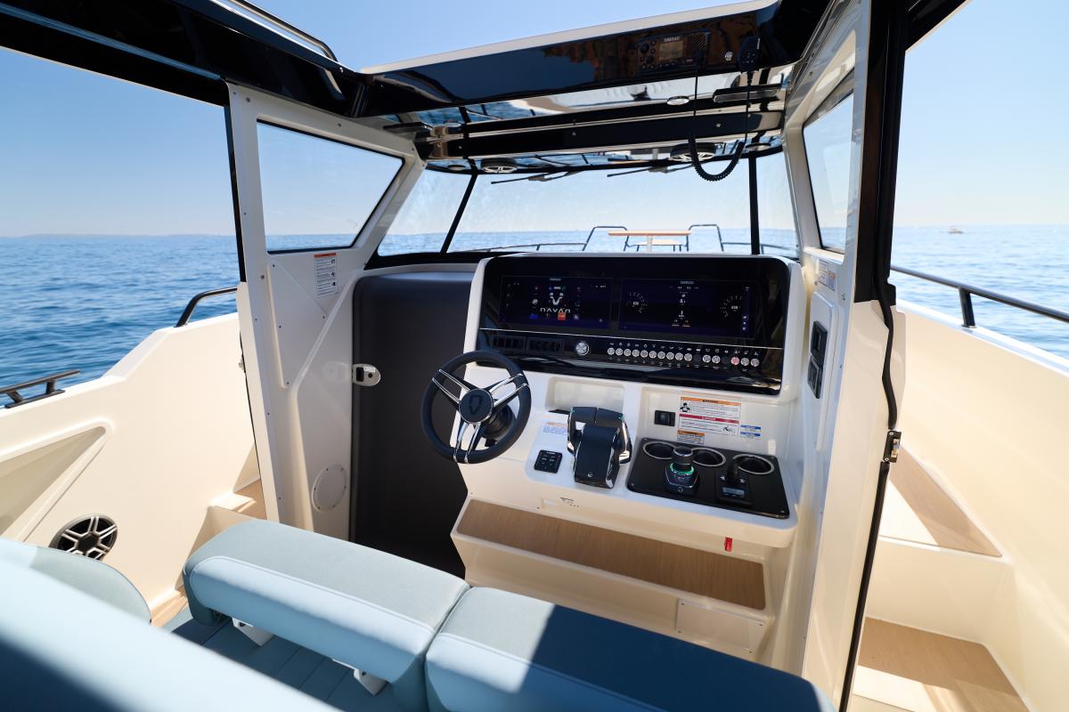 Navan C38 Te koop bij Bomert watersport Giethoorn