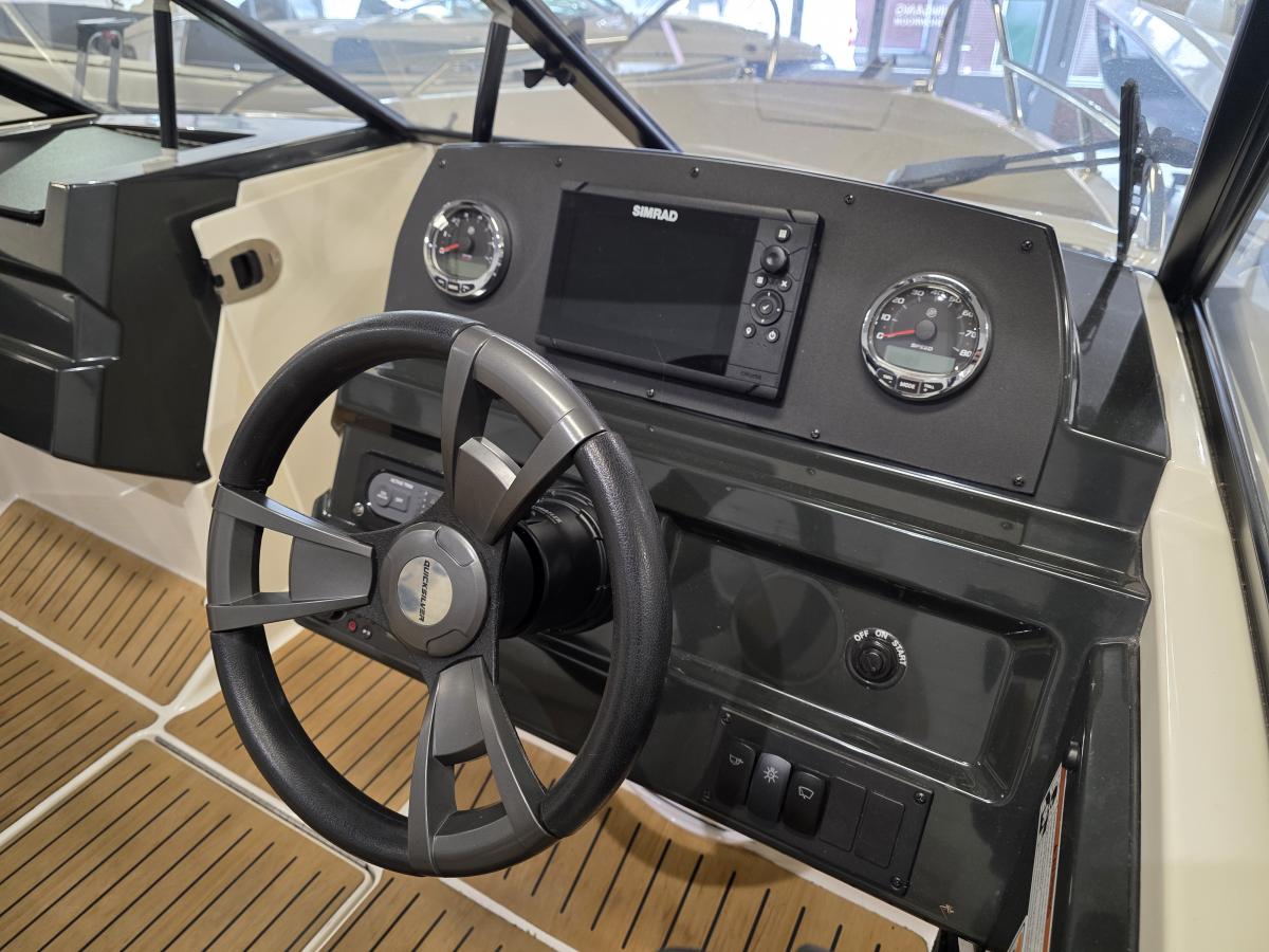 Quicksilver 605 Bowrider Te koop bij Bomert watersport Giethoorn