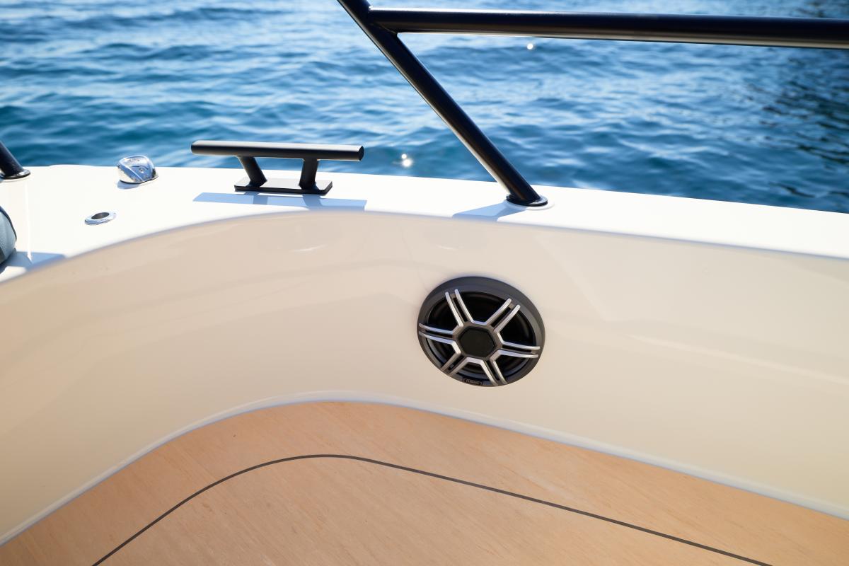 Navan C38 Te koop bij Bomert watersport Giethoorn