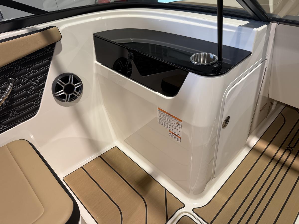 Sea Ray SPX 190 Te koop bij Bomert watersport Giethoorn